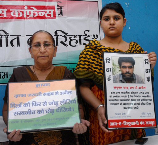  Dalbir Kaur, sister of Sarabjit Singh, an Indian lodged in Pakistan Jail for 22 years, demanding release of her brother in Jaipur on Friday ahead of Pakistan President Asif Ali Zardari's visit. PTI Photo