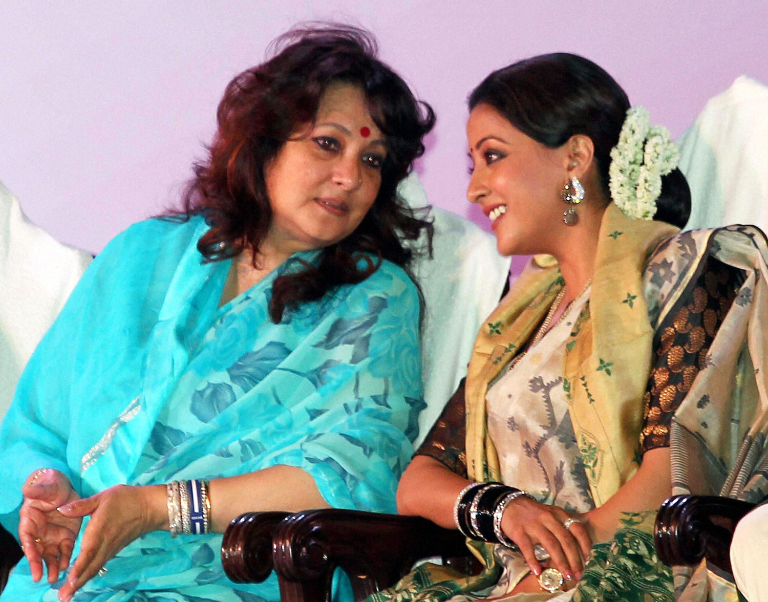 Bollywood actress Raima Sen and Moon Moon Sen during 'Bango Bibhusan'award function in Kolkata on Sunday.PTI