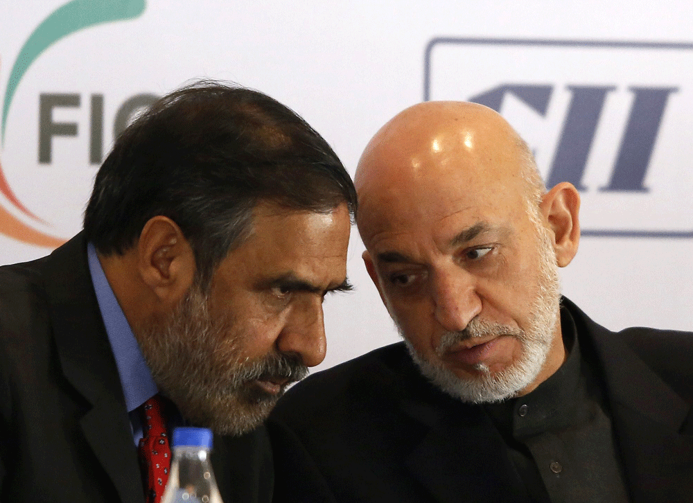 Afghanistan's President Hamid Karzai (R) speaks with India's Trade Minister Anand Sharma during a business conference in Mumbai November 10, 2012. Karzai is on a five-day state visit to India. REUTERS