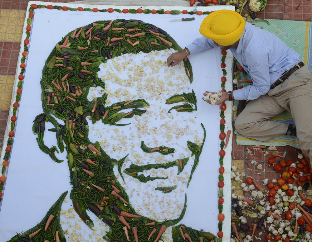 An Indian artist prepares a portrait of US President Barack Obama made with vegetables in Amritsar on November 10, 2012. The portrait was made to congratulate the President Obama for being re-elected in the US. AFP PHOTO/NARINDER NANU