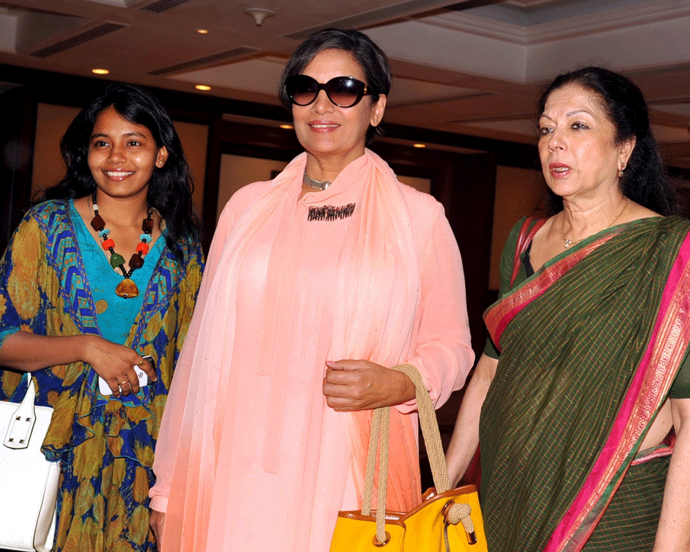 Indian artist Poonam Salecha, Indian Bollywood actress Shabana Azmi, and  artist Yash Kohli pose during the Women Leaders in India Awards in  Mumbai on April 17, 2013. AFP PHOTO