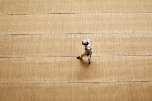 A Muslim man walks inside a mosque to offer Friday prayers during the  holy month of Ramadan in the northern Indian city of Allahabad July 26,  2013. REUTERS