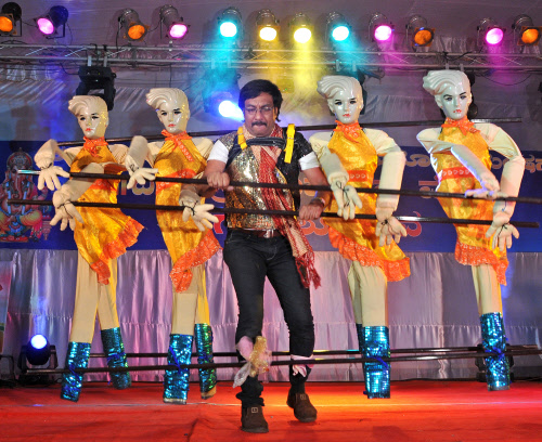 Sizzlers Troop Satya Performing doll dance during the Ganapathi Pooja cultural Programme organized by Kumarapark Youth's Association at Kumarapark in Bangalore on Thursday. DH Photo/ Ranju P