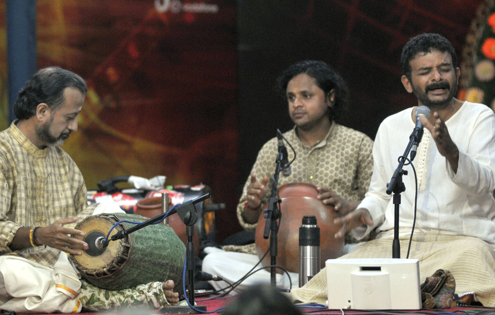 Vocalist Vid T M Krishna render classical notes at Heritage Music Festival organised by 8th Cross Sri Prasanna Vidya Ganapathi Mahotsava at VV Mohalla in Mysore on Thursday. DH Photo