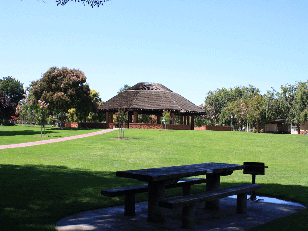 A view of Ortega Park, Sunnyvale, San Francisco, US. This diverse, Victorian-themed 18-acre park is a meeting point of Indians in USA.