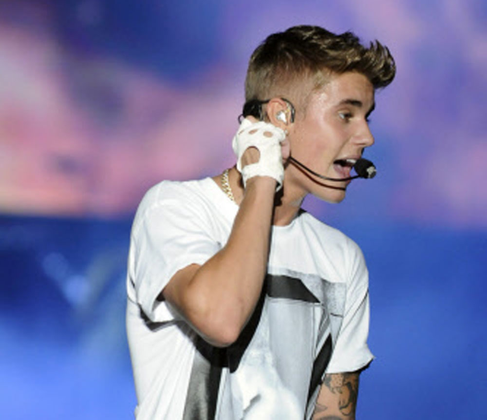 Canadian pop singer Justin Bieber performs during his 'Believe' concert  at the Olimpic Stadium in Santo Domingo October 22, 2013. REUTERS