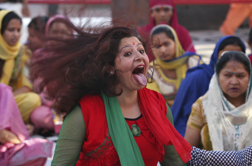 A female devotee gets into a trance during a ritual inside a temple of Jammu, Reuters photo