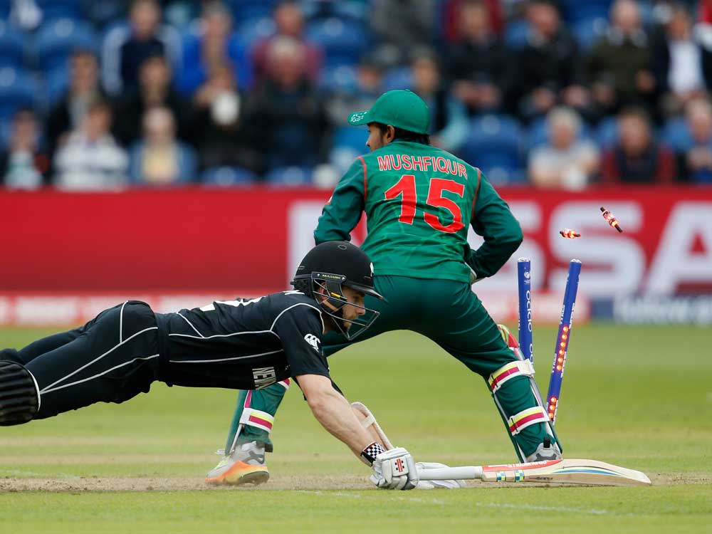 New Zealand v Bangladesh - 2017 ICC Champions Trophy Group A - Sophia  Gardens - June 9, 2017 New Zealand's Kane Williamson dives as  Bangladesh's  Mushfiqur Rahim attempts to run him out