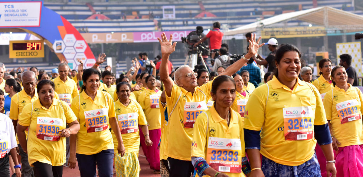 Senior citizens participatein   the TCS world 10K run held at Shree Kanteerava Stadium in Bengaluru on Sunday. DH Photo