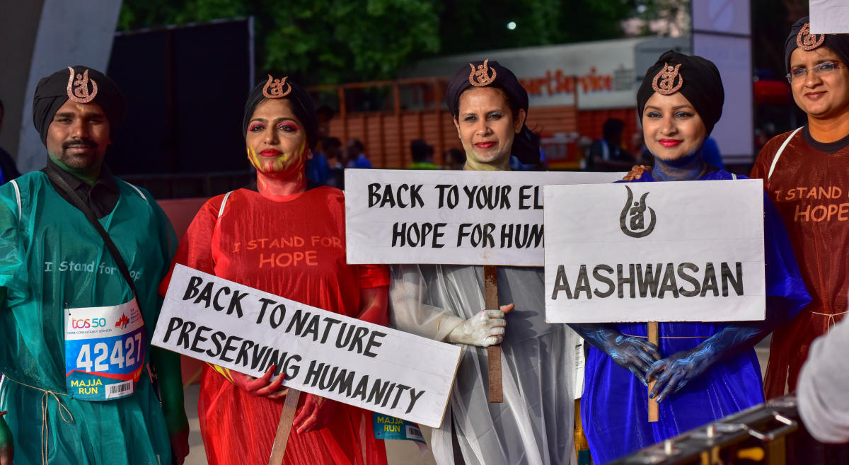 People participate with social slogans in TCS world 10 K run, at Sree Kanteerava Stadium, in Bengaluru on Sunday. DH Photo