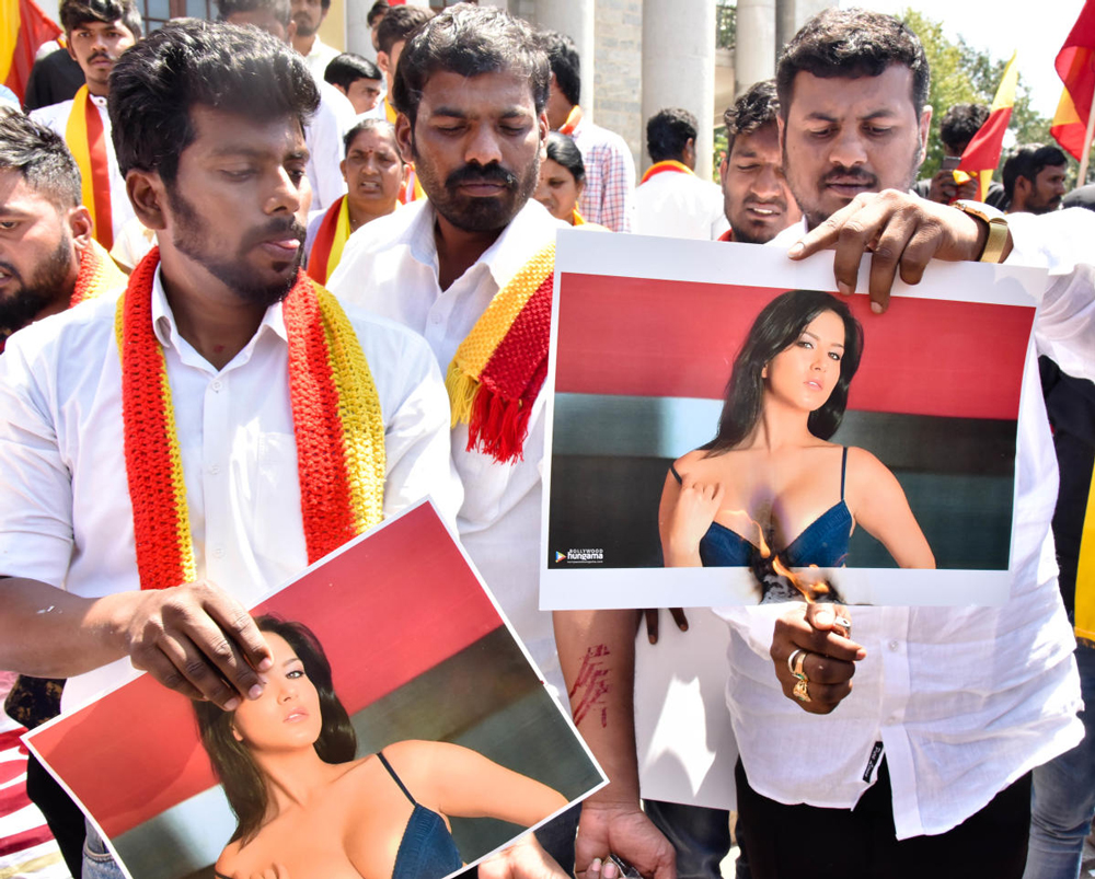 Karnataka Rakshana Vedike activists burnt Sunny Leone posters during the protest against her upcoming movie Veera Mahadevi in front of Town hall in Bengaluru on Monday. DH Photo by Janardhan B K