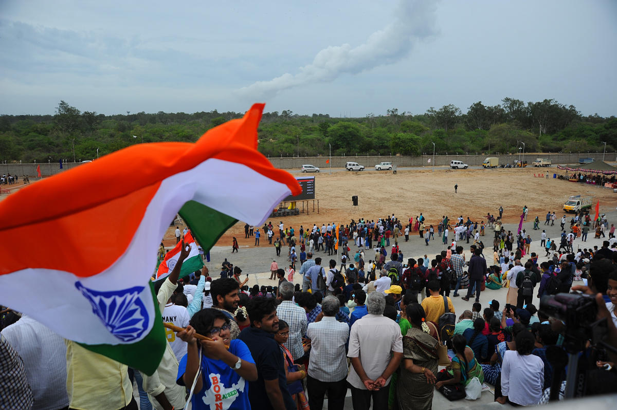 pace enthusiasts, students, general public cheers as they witness the GSLV Mark III, the rocket that is being used for the Chandrayaan-2 mission takes off from Satish Dhawan Space Centre (SDSC) SHAR, Sriharikota, on Monday. (DH Photo/ Pushkar V)
