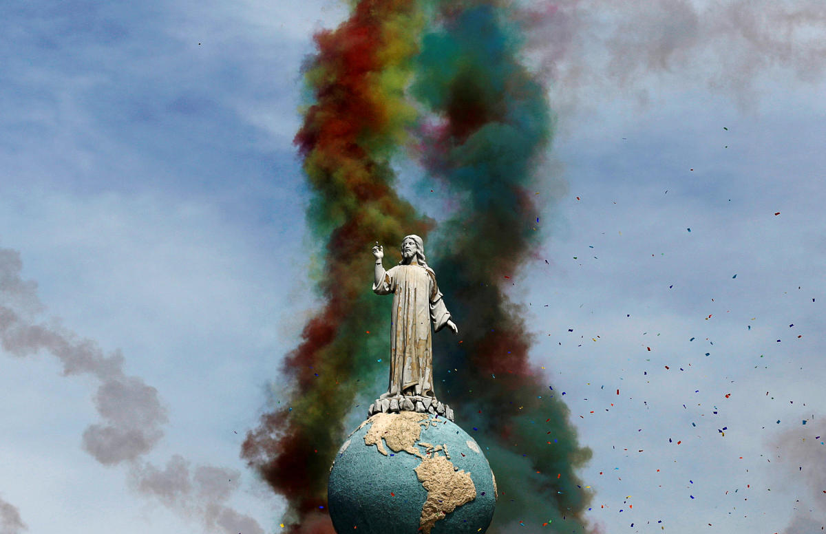 Fireworks are seen behind the monument of El Salvador del Mundo during the opening parade of the festivities of El Divino Salvador del Mundo (The Divine Savior of The World), patron saint of the capital city of San Salvador, El Salvador, August 1, 2018. REUTERS/Jose Cabezas
