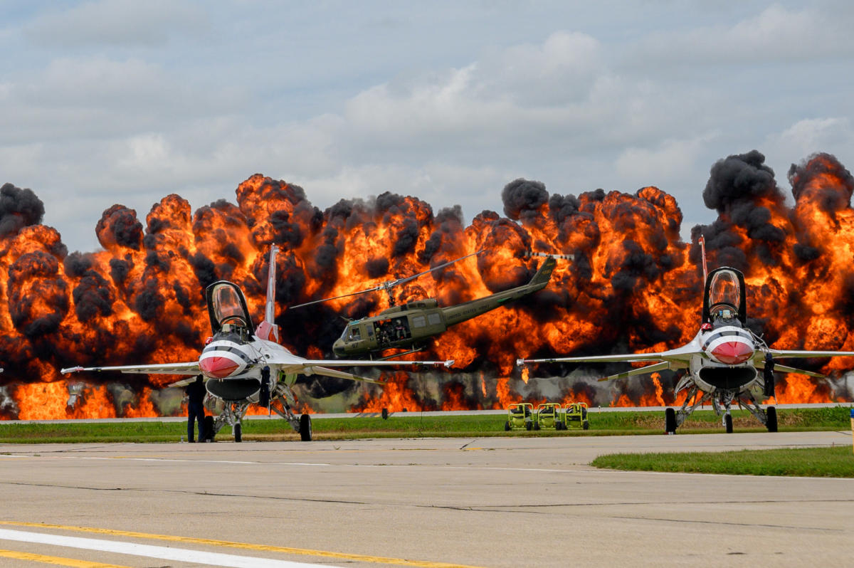 The Air Force Thunderbirds demonstrated their precision flying during the 2019 Sioux Falls Airshow in Sioux Falls, South Dakota, U.S. August 18, 2019. (Photo: Reuters/U.S. Air National Guard)