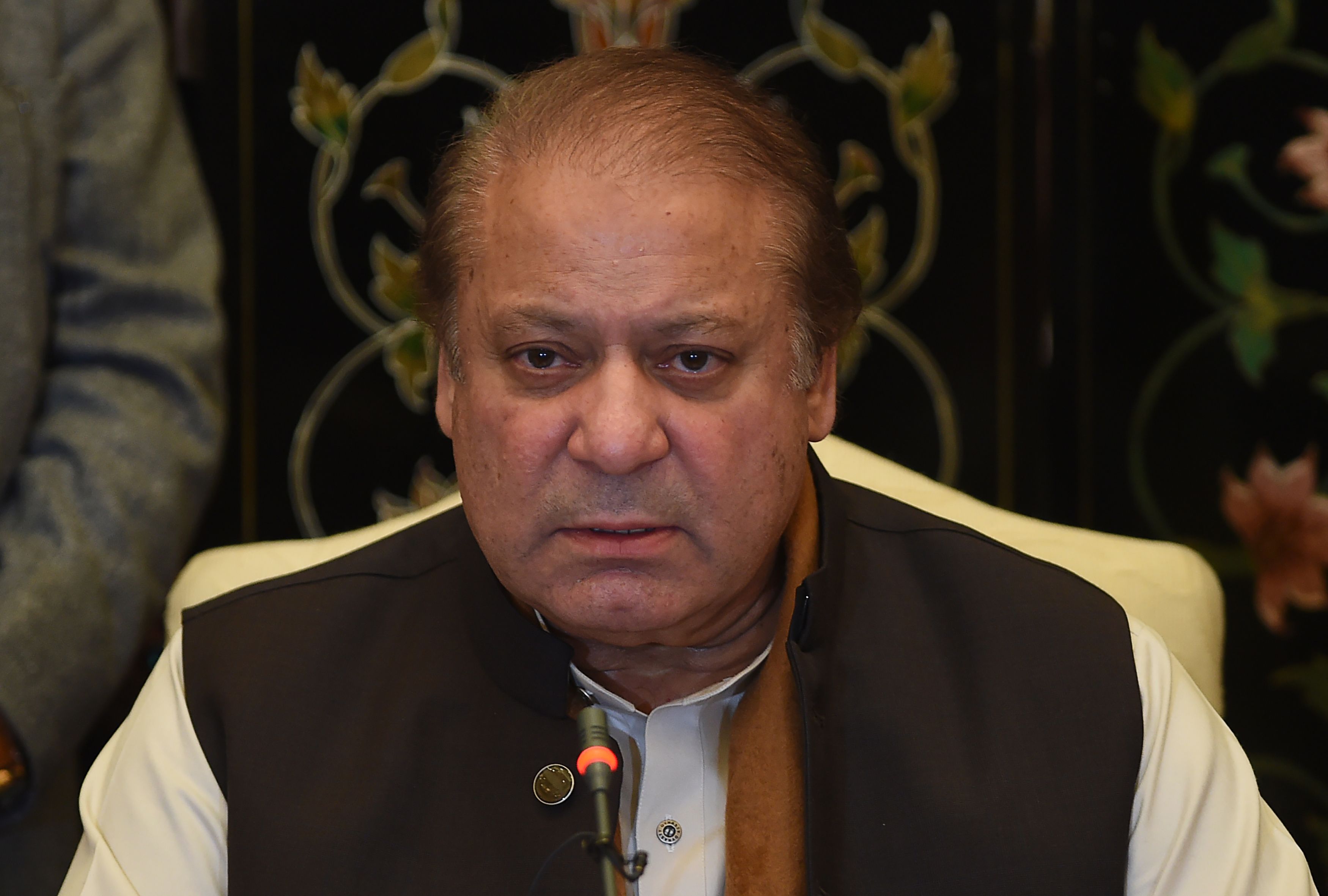July 5 1999: Clinton meets Nawaz Sharif in Washington. Sharif announces Pakistani army’s withdrawal from Kargil after this meeting. Creidt: AFP