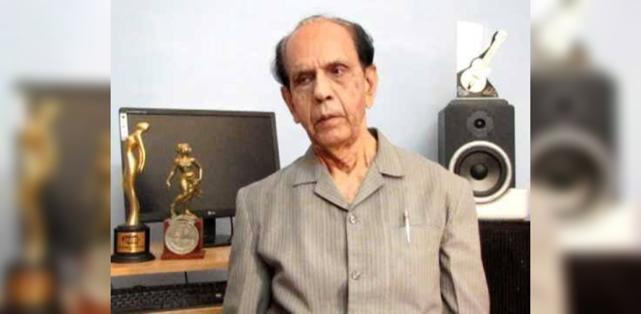 Yaaru Yaaru Nee Yaaru | Sung by composer Nagendra and Jamuna Rani, this is a fun song, with the focus on comedian Narasimha Raju. The brothers debuted in 1952, and this song was featured in Ratnamanjari, which came 10 years later. Their sense of spooky drama returned when they composed Bidenu ninna paada, this time for horror film Naa Ninna Bidalaare (1979), in which the heroine is in a frenzy to fight off a malevolent spirit. Some songs made early in their career are remembered fondly: Halliyaadarenu Shiva (Mayor Muthanna, 1969) for its stoic musing and simple melody, and Aadu aata aadu (Kulla Agent 000, 1972) for being the only Kannada song sung by Kishore Kumar| Credit: Twitter/@sharadasrinidhi