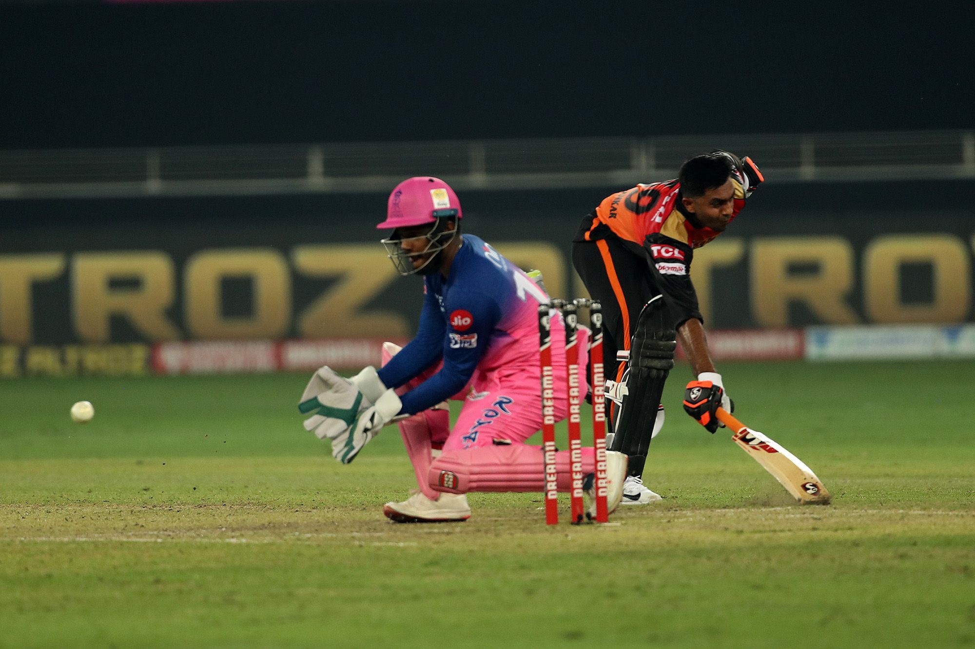 Vijay Shankar of Sunrisers Hyderabad makes it home during the match. Credit: iplt20.com/BCCI