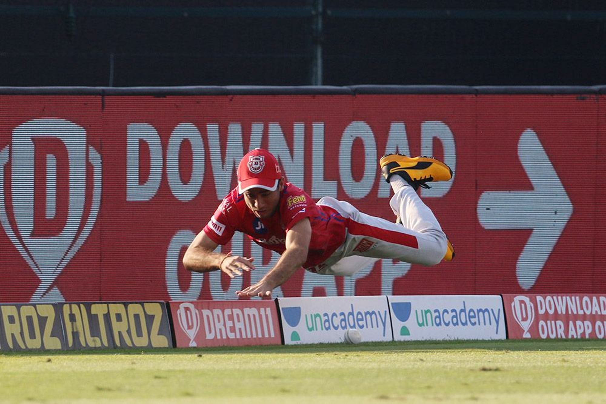 Ravi Bishnoi of Kings XI Punjab dives to stop the four during the match. Credit: iplt20.com/BCCI