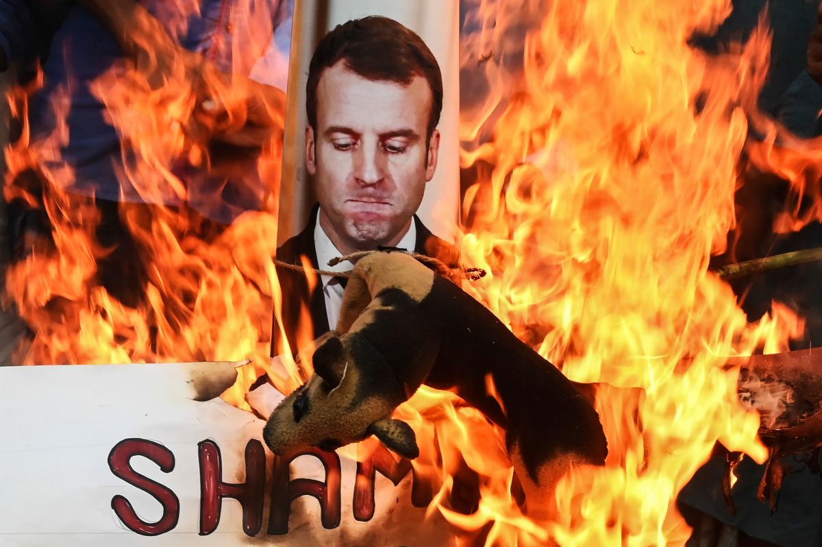 Protesters burn an effigy of French President Emmanuel Macron during an anti-France demonstration in Kolkata.  Credit: AFP Photo