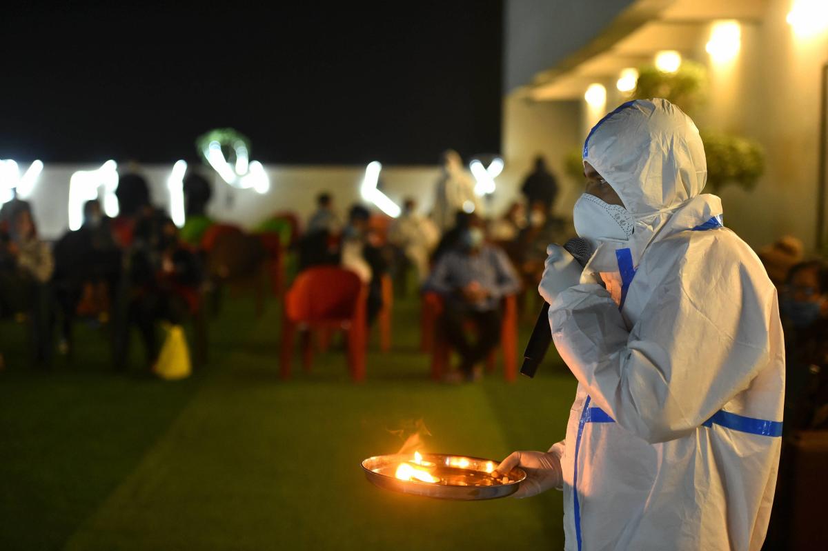 Covid-19 patients celebrate 'Choti Diwali' at Yatharth Super Speciality Hospital in Noida Extension. Credit: PTI Photo