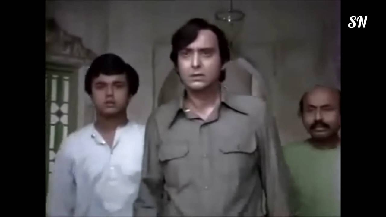 Soumitra Chatterjee being directed by Satyajit Ray for Joy Baba Felunath. Credit: YouTube