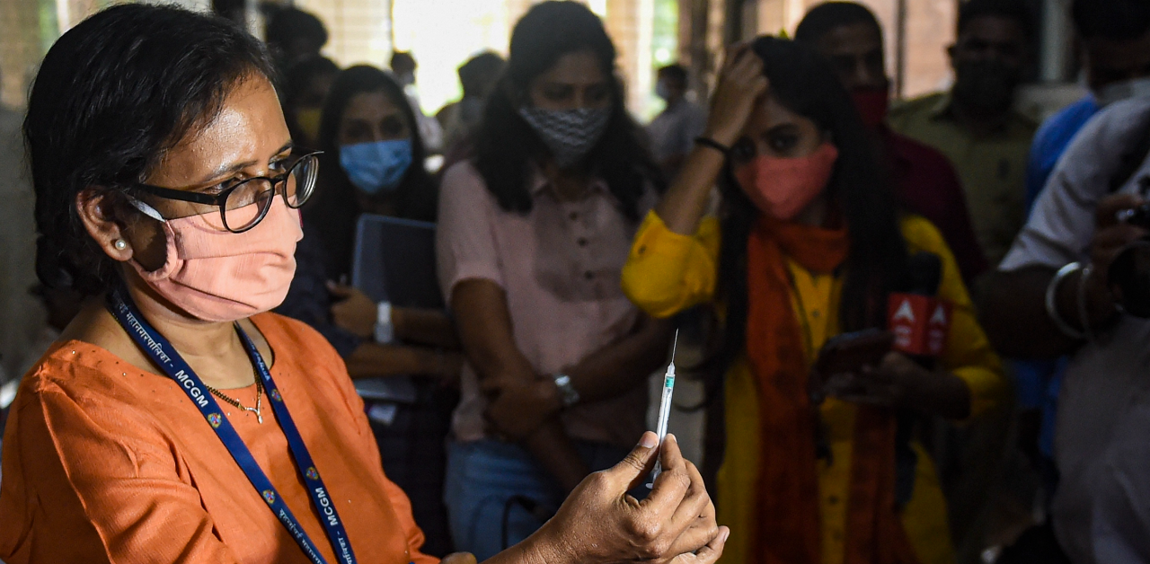 India's total case count on Friday reached 10,004,825; total deaths are at 320,845 and total recovered cases stood at 10,394,286. Credit: PTI