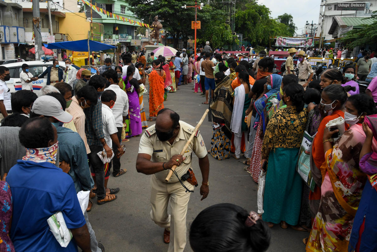 Scrounging for supplies | Coming to the aid of citizens facing hardship due to the lockdown, the Karnataka government and opposition leaders took a slew of measures to ensure uninterrupted supply of food grains, vegetables and milk. However, long queues, jostling and violation of social distancing norms was seen as people gathered supplies amid panic. People violate social distancing norms as they stand in a queue to get free vegetables being distributed by leaders at Mallasandra, in Bengaluru. Credit: DH Photo/ B H Shivakumar