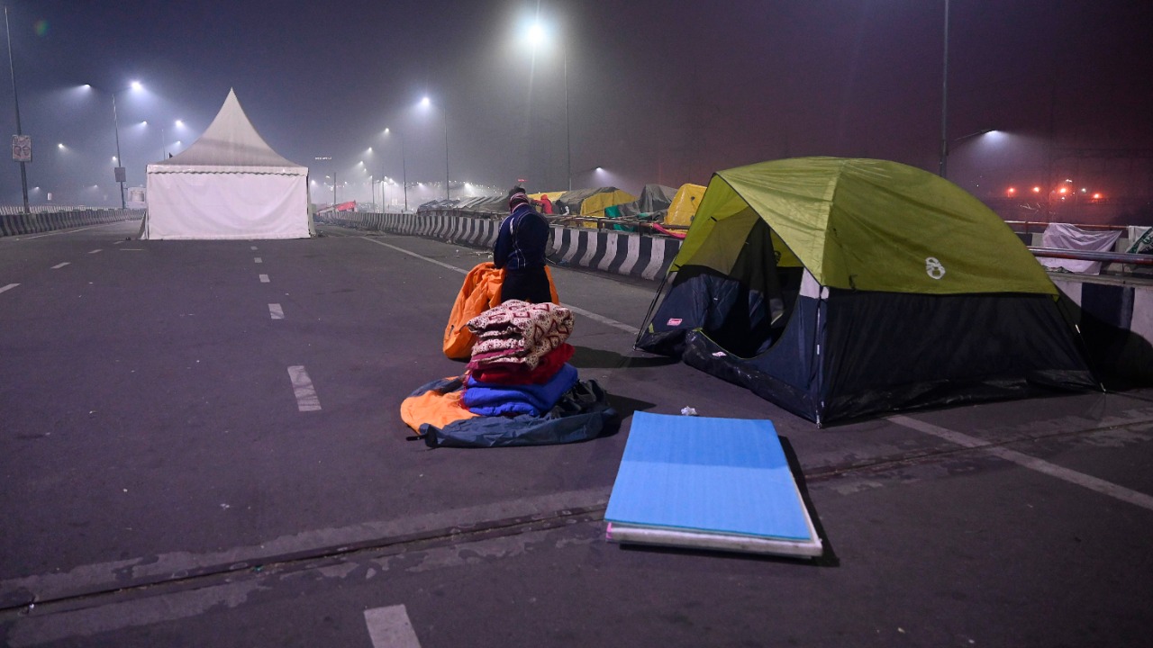 Several protesters waved the tricolour with some waving flags of farmer unions such as the Kisan Ekta Manch amid a continuous sloganeering of