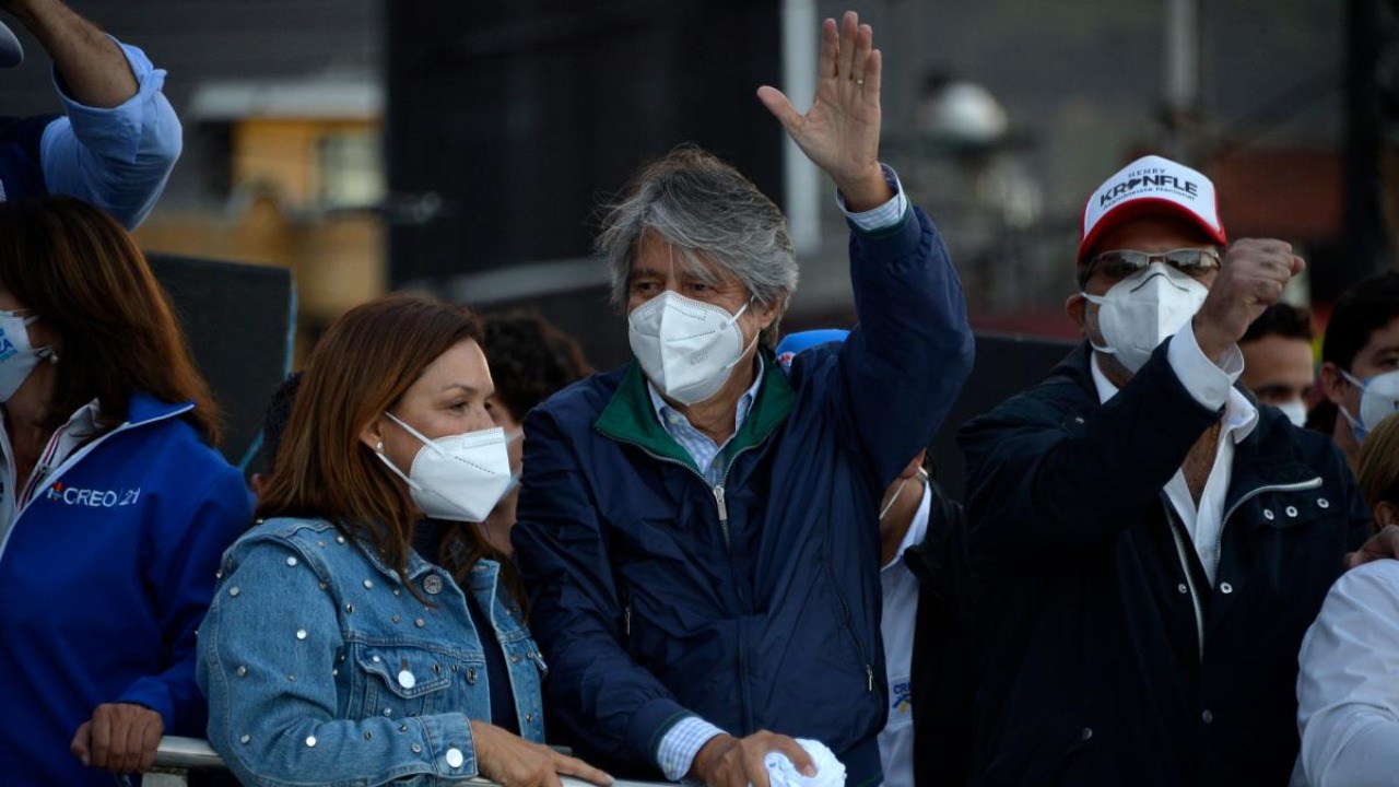 Ecuadorean presidential candidate Guillermo Lasso waves during the closing rally of his campaign in Quito on February 3, 2021, ahead of Sunday's election. Credit: AFP.