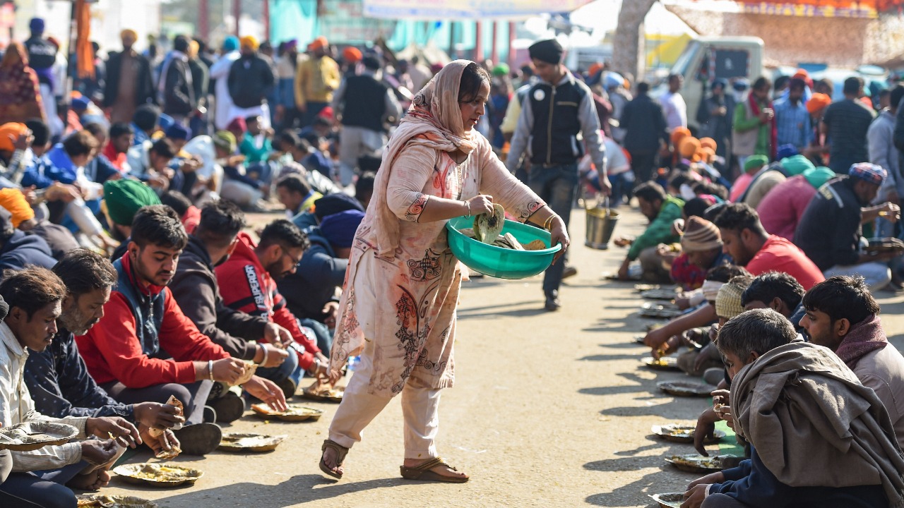 December 18 | A large number of 'langars' were also set up to ensure no one was left hungry. Hundreds of volunteers assisted in cooking and serving of food and beverages | Credit: PTI File Photo