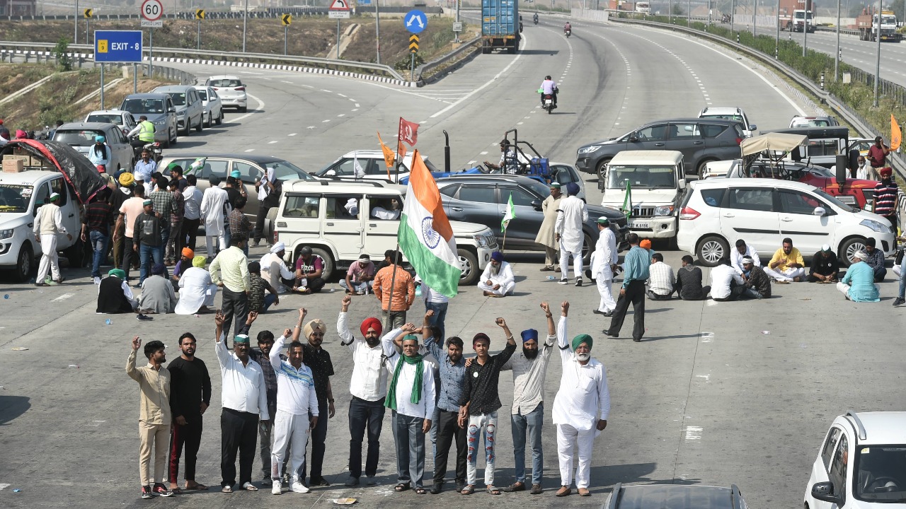 Farmers block the KMP Expressway near Duhai to mark the 100th day of their ongoing agitation against Centre's farm reform laws, in Ghaziabad. Credit: PTI Photo