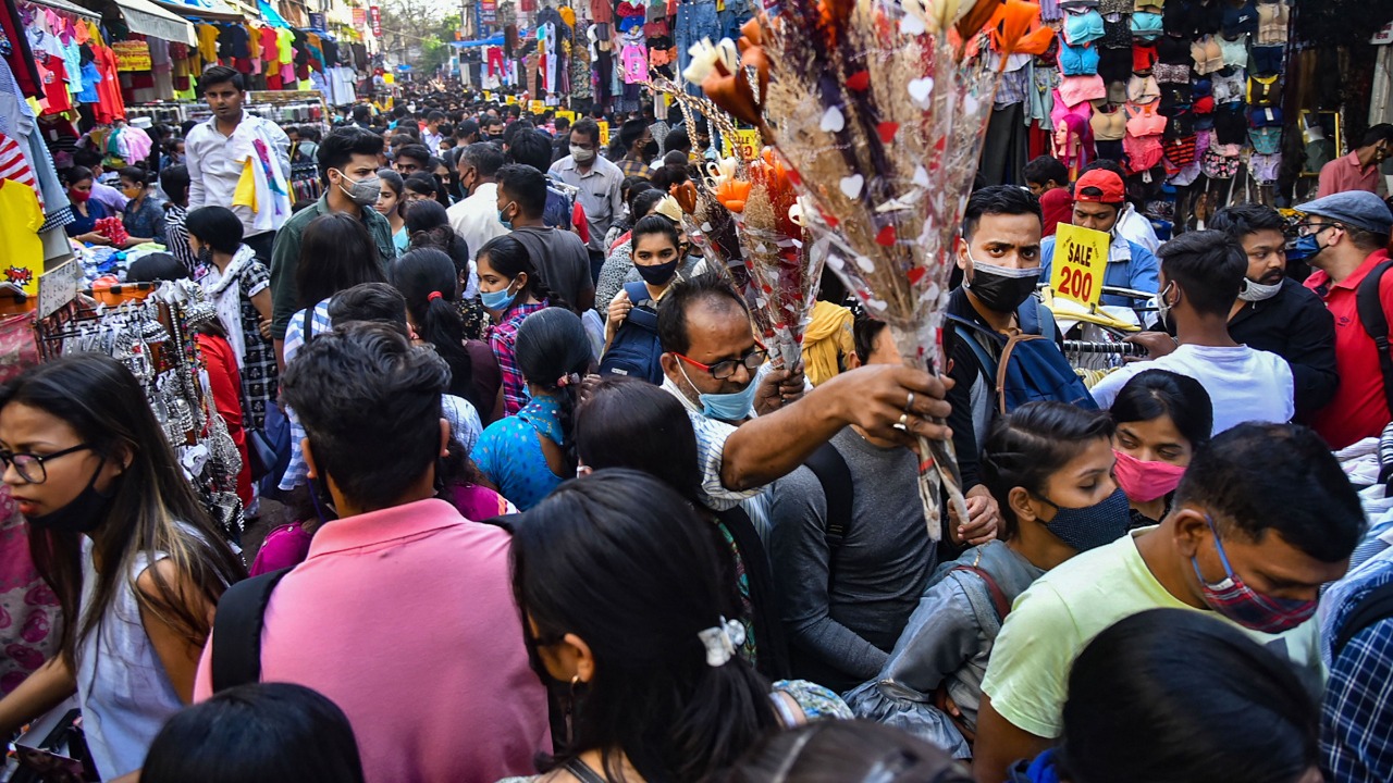 According to the Union Health Ministry, states like Maharashtra, Punjab, Karnataka, Gujarat and Chhattisgarh are reporting a surge in the daily Covid-19 cases, accounting for over 80 per cent of the new infections. Credit: PTI File Photo