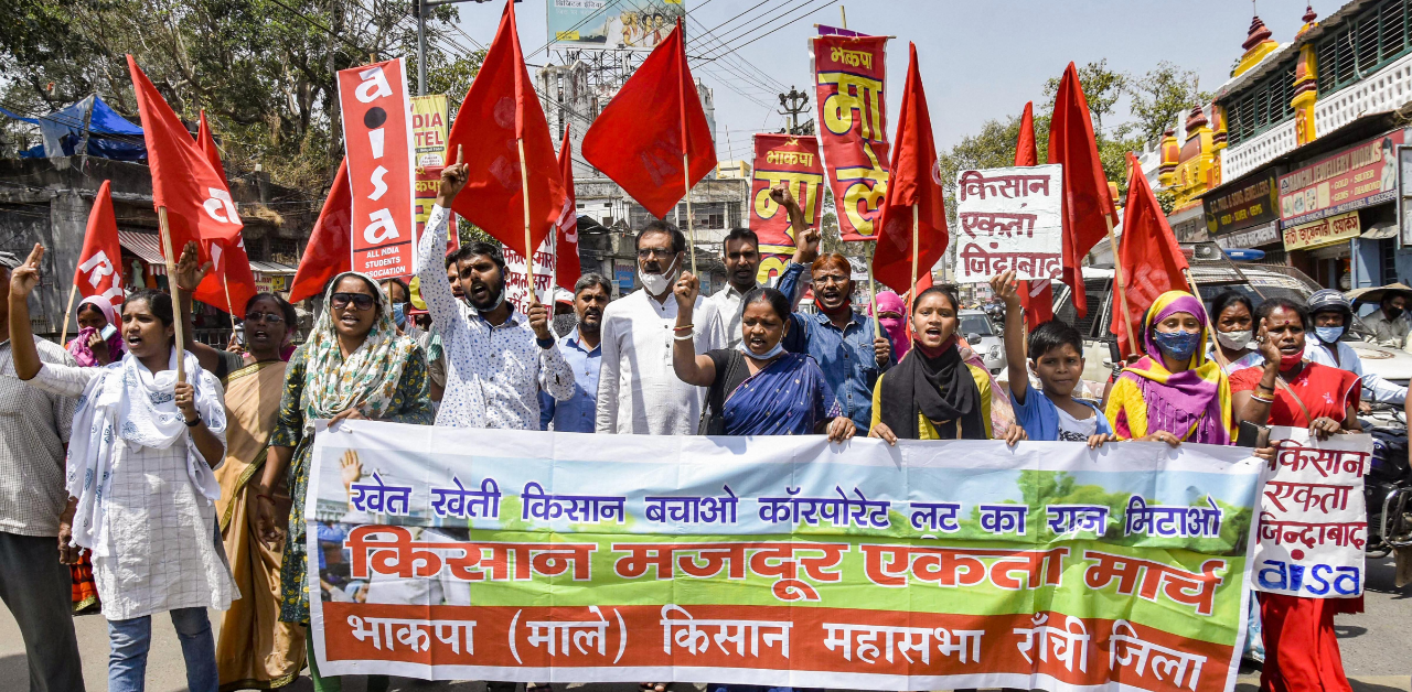 Left-wing and Samjukta Kisan Morcha activists staged a protest in support of the nationwide strike in Ranchi. Credit: PTI Photo