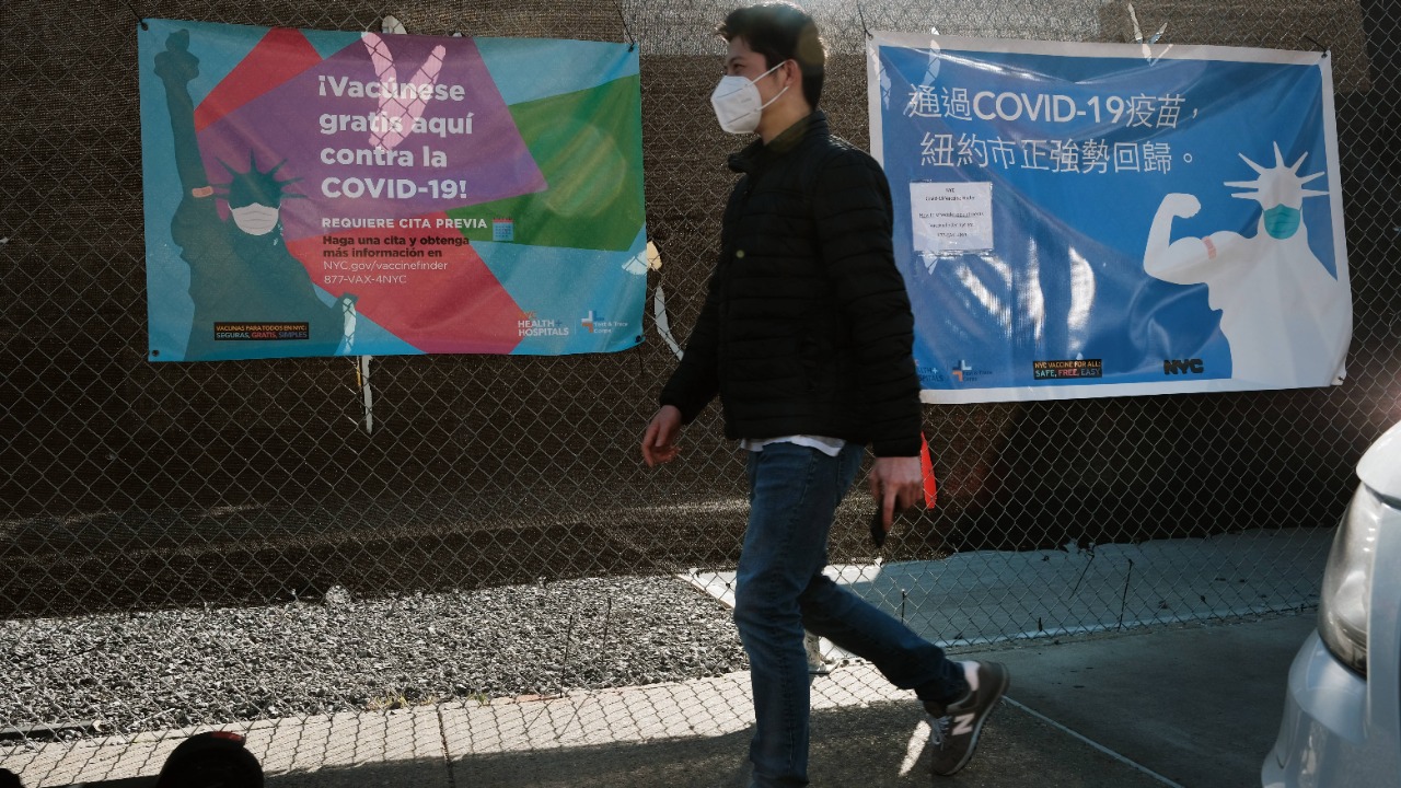 As New York’s positivity rate slowly climbs, Governor Andrew Cuomo has announced that New Yorkers 30 years of age and older will be vaccine-eligible starting Tuesday. Credit: AFP Photo