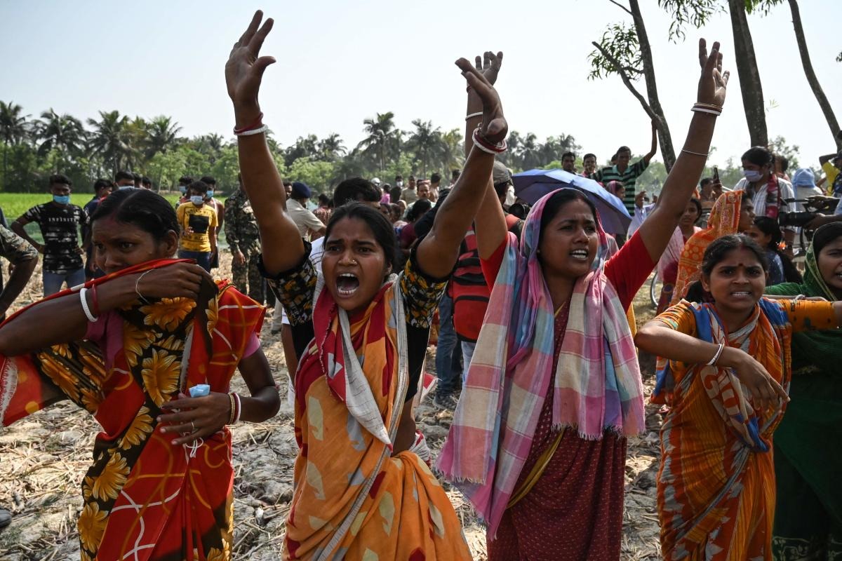 All India Trinamool Congress party supporters shout slogans against Bharatiya Janata Party (BJP) supporters as West Bengal's Chief Minister Mamata Banerjee (not pictured) enteres in a polling station during the second phase of West Bengal's legislative elections in Nandigram. Credit: AFP Photo
