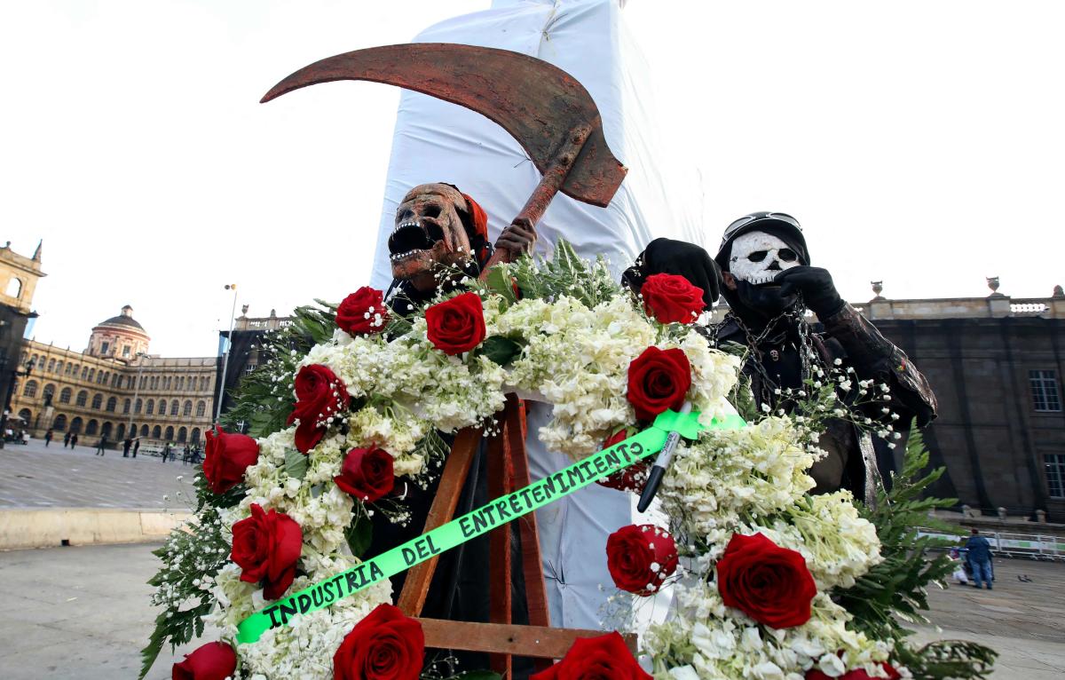 Entertainment industry workers take part in a protest against the measures adopted by the Colombian government to fight the coronavirus. Credit: AFP photo.