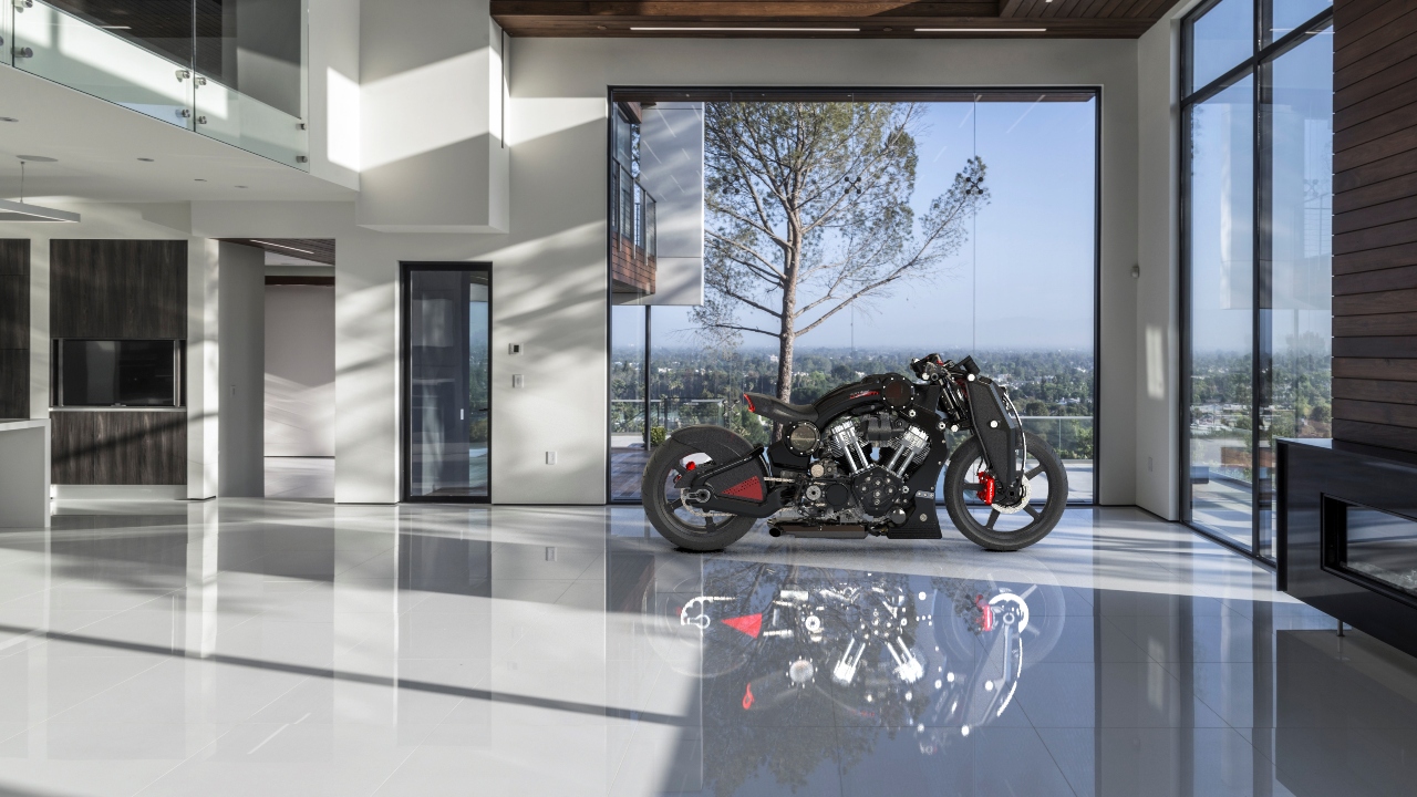 Utilizing this style of machining allowed Combat to increase the bike’s fuel capacity to 4.5 gallons and provide the longest ride possible between refueling.