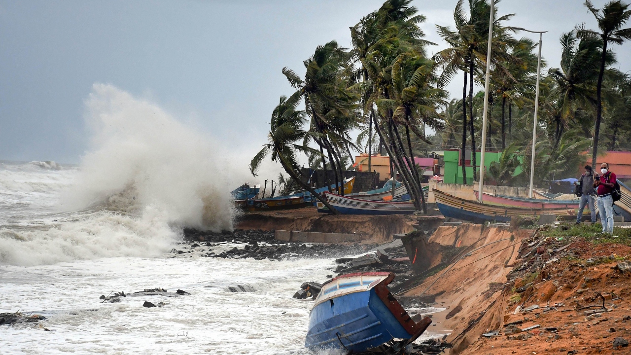 Cyclone Tauktae caused rough waters, bad weather conditions in the Arabian Sea in Thiruvananthapuram. Credit: PTI