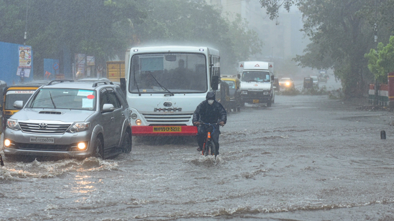 Heavy rain due to cyclone Tauktae leads to water logging at Sahar road in Andheri.Credit: PTI