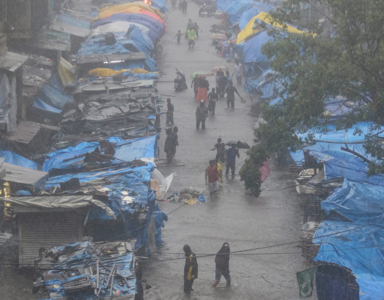 Waterlogging at Bhendi Bazar due to heavy rain and strong winds triggered by cyclone Tauktae, in Mumbai. Credit: PTI