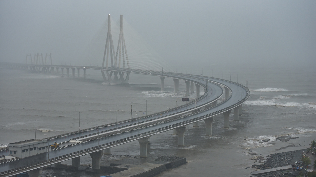 Heavy rains and wind during Cyclone Tauktae over Bandra Worli sea link at Bandra, Mumbai. Credit: PTI