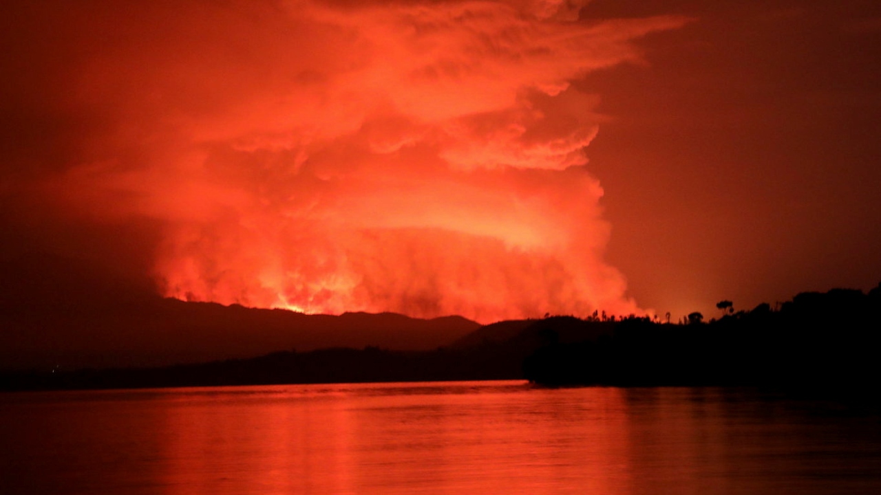 Mount Nyiragongo spews fresh lava, forces thousands to flee Dr Congo's Goma