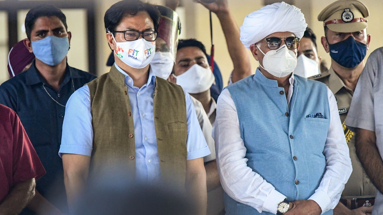 Milkha, who was 91, was bid a tearful adieu in the presence of his family members and several dignitaries, including sports minister Kiren Rijiju. Credit: PTI Photo