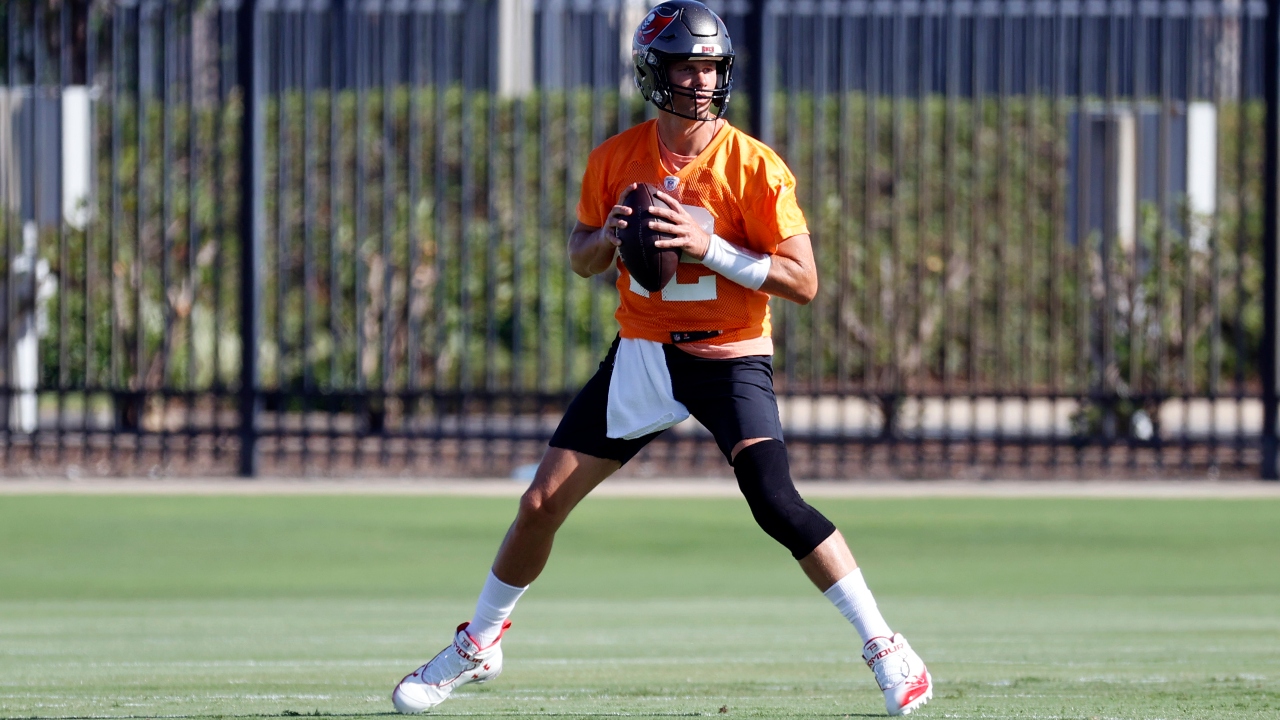 Tampa Bay Buccaneers quarterback Tom Brady is the third most-abused athlete of Twitter with 28,151 abusive messages. Credit: USA Today Sports Photo