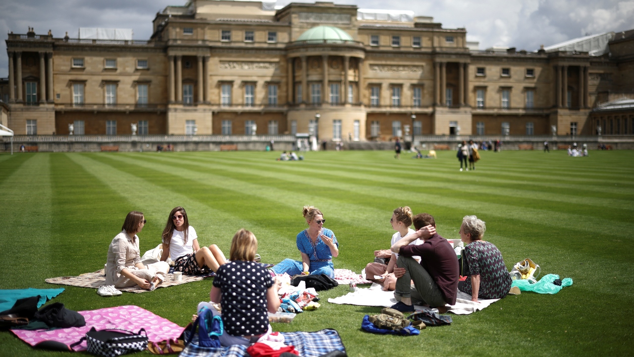 Visitors to Buckingham Palace this week have the opportunity to script history, as Queen Elizabeth has opened up the palace gardens to the public for the very first time.
