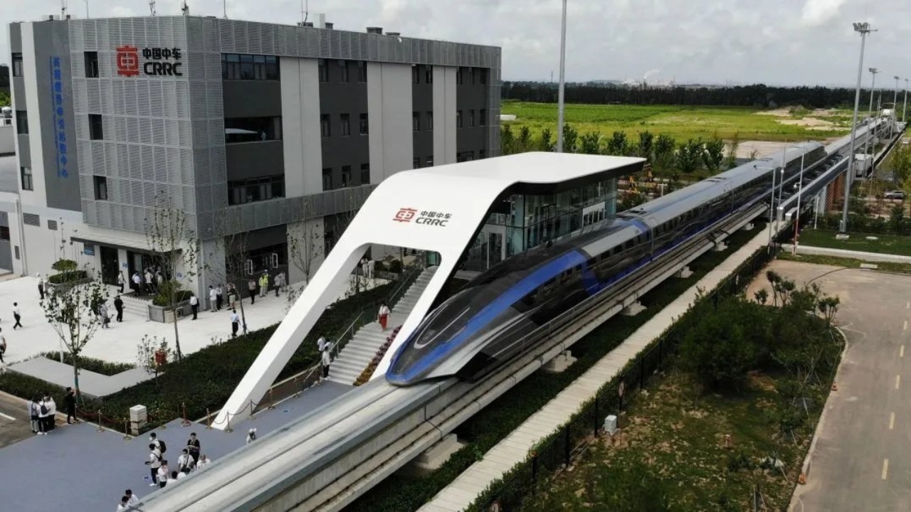 The train was unveiled in a glittery ceremony in Qingdao. Credit: Twitter/@EmslieDustin