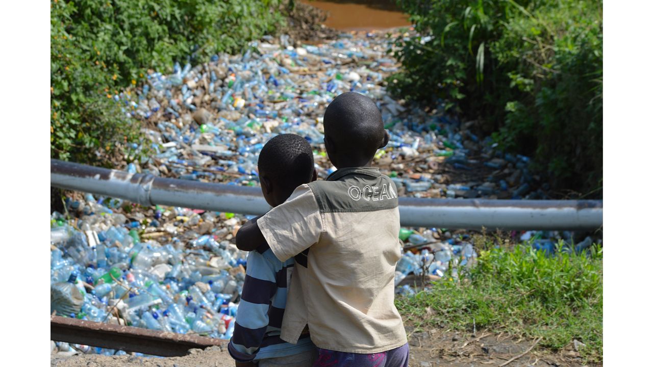 The Njoro River flows from the Mau Forest, continuing along several residential areas. By the time it reaches Lake Nakuru, a UNESCO World Heritage Site in Kenya, it is filled with plastic. Photo by James Wakibia (Kenya)