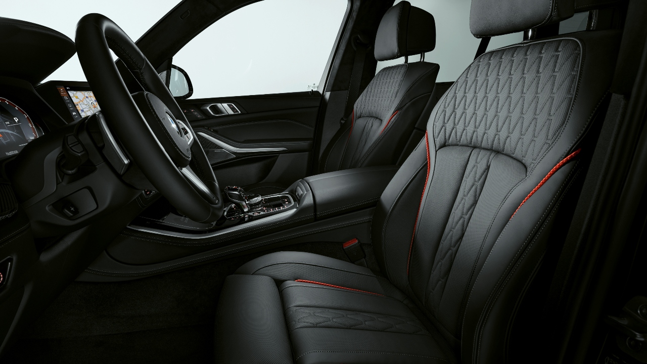 A number of additional single options including acoustic glass, Bowers and Wilkins surround sound system, Skylounge panoramic glass sunroof and a towbar are also available.