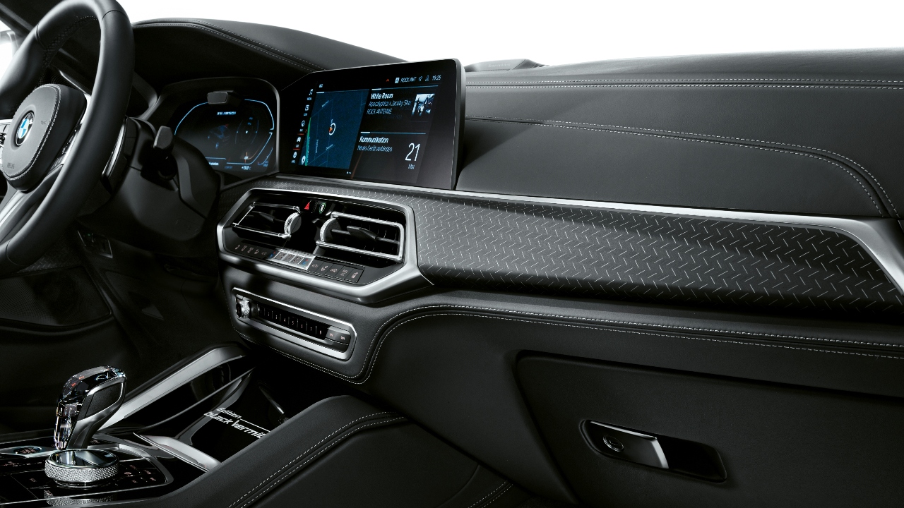 The edging on both the front and rear floor mats is also finished in red and inside the BMW X5 Black Vermilion, the red accents are also to be found on the rear seats.