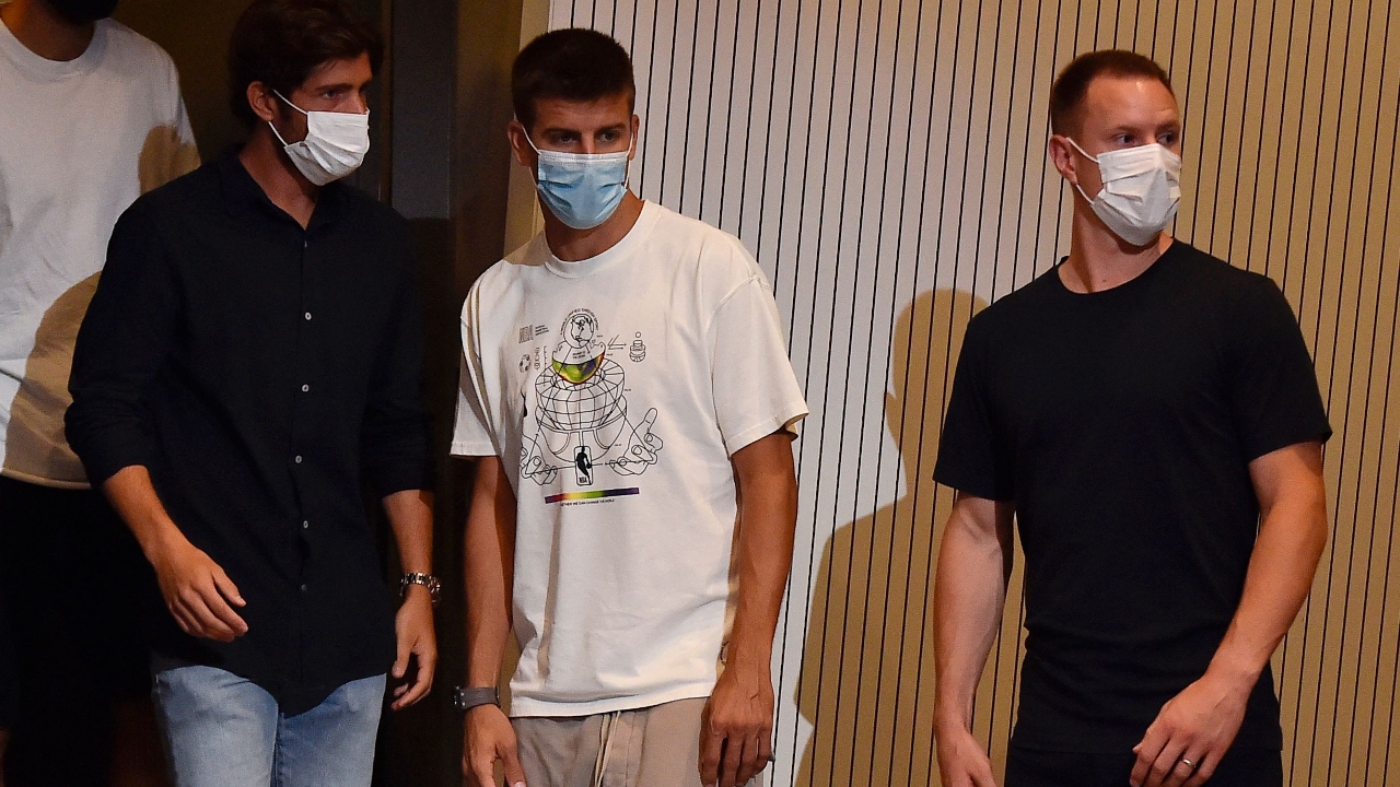Barcelona's Spanish defender Sergi Roberto, Barcelona's Spanish defender Gerard Pique and Barcelona's German goalkeeper Marc-Andre ter Stegen listen to Messi. Credit: AFP Photo